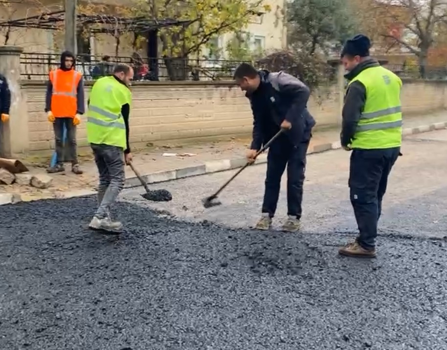 Büyükşehir’den Sındırgı’ya sıcak asfalt 