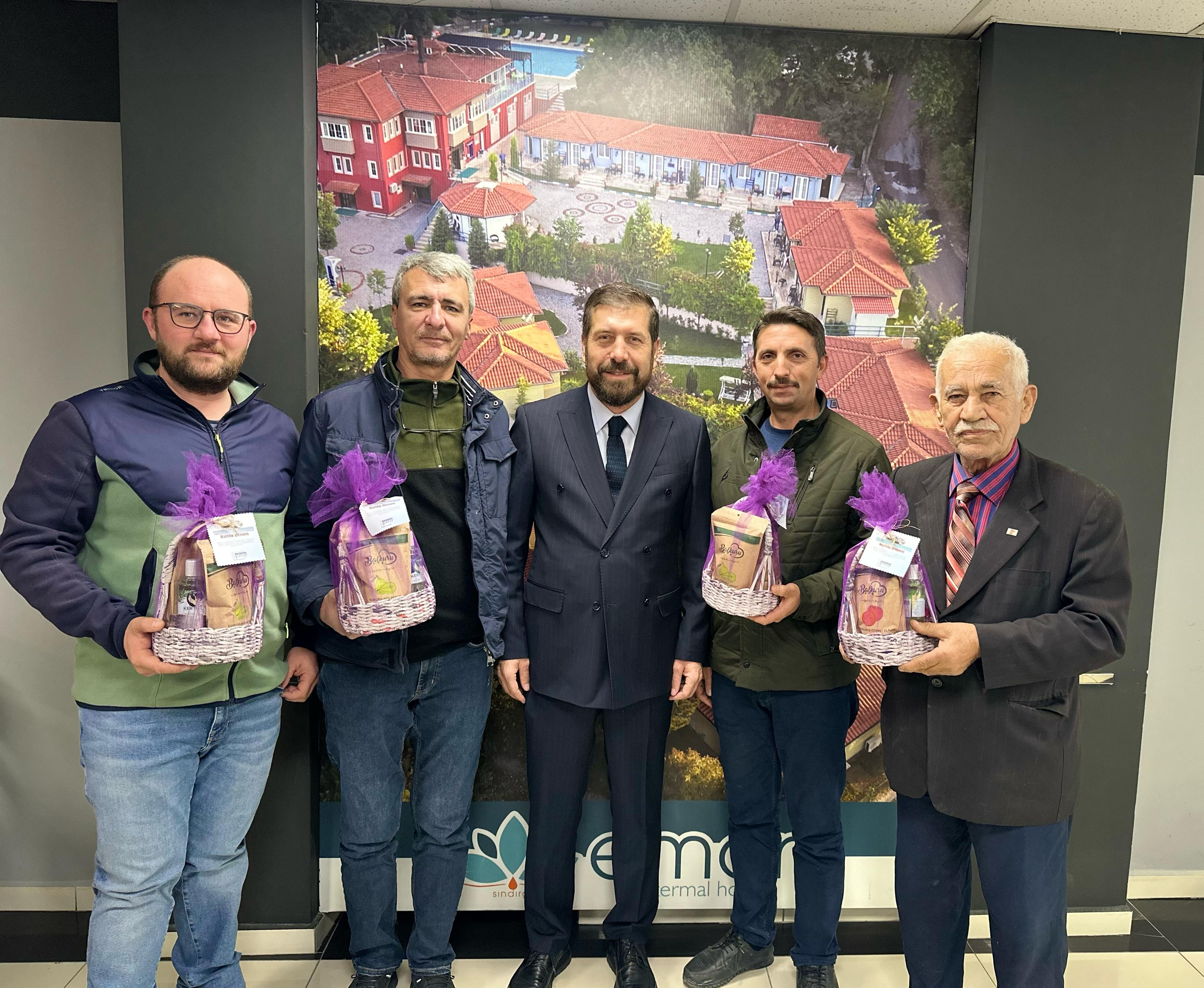 BAŞKAN YAVAŞ GAZETECİLERLE KAHVALTIDA BULUŞTU