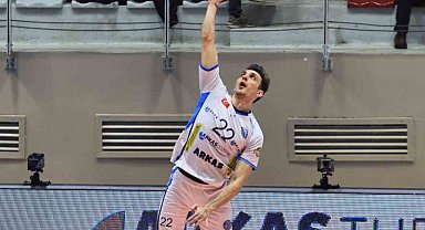 Arkas Spor'dan Kupa Voley'e veda