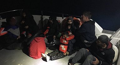 Ayvacık açıklarında sürüklenen 10 kaçak göçmen kurtarıldı