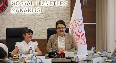 Bakan Yanık, koltuğunu 10 yaşındaki Havva Nil'e devretti