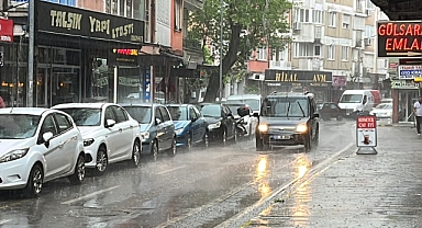 Balıkesir’de Sağanak Yağış Etkili Oluyor