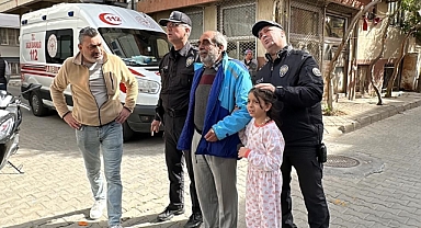 Balkonda Başına Dayadığı Tüfekle Mahalleyi Ayağa Kaldırdı