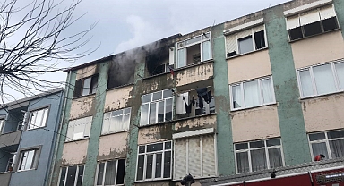 Bandırma'da evde yangın çıktı, 2 kişi hastaneye kaldırıldı