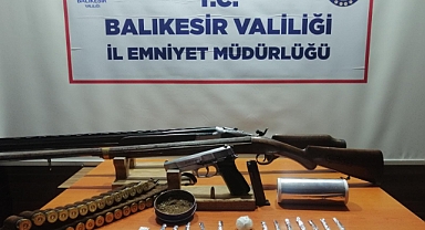 Bandırma’da Silah ve Uyuşturucu Ele Geçirildi