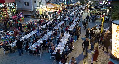 Buca'da kentin kalbinde iftar sofraları kuruldu