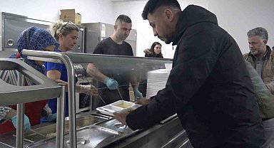 Bursa'da öğrenci ve ihtiyaç sahiplerine günde 2 öğün sıcak yemek
