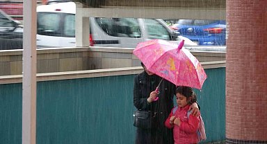 Bursa'da sağanak yağış etkili oldu