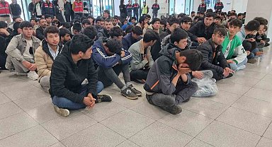 İstanbul'dan 138 düzensiz Afgan göçmen ülkelerine gönderildi