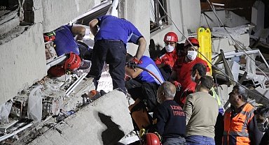 İzmir depreminde yıkılan bina için belediye görevlilerine hapis talebi