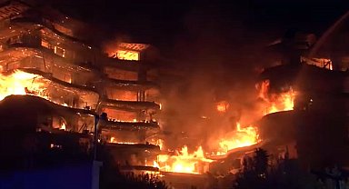 İzmir'deki Büyük Yangın İçin Helikopterler Havalandı