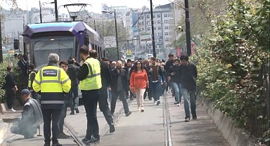 Kabataş-Bağcılar tramvay hattında oluşan hasar seferlerde aksamalara neden oldu