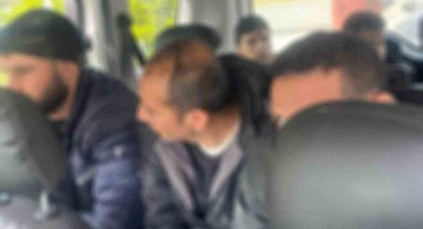 Kaçak göçmen sevki yaptığı tespit edilen 2 şahıs yakalandı