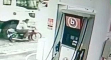Motosiklet sürücüsü ölümden son anda böyle kurtuldu