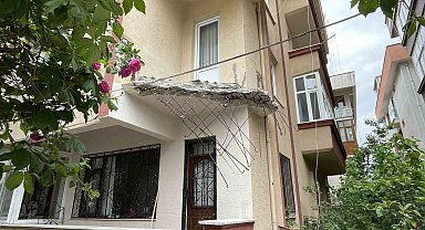 Avcılar'da balkonu çöken 36 yıllık bina tahliye edildi