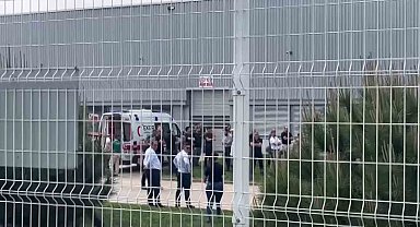 Bursa'da fabrikada yük indiren vinç devrildi: 1 kişi öldü 2 kişi yaralandı