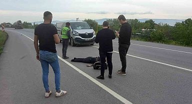 Karşıya Geçmek İsteyen Yayaya Minibüs Çarptı