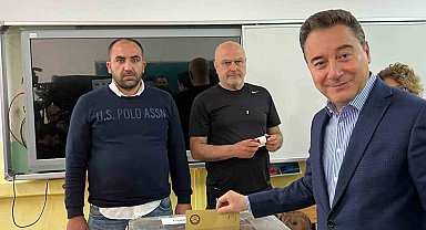 DEVA Partisi Genel Başkanı Babacan Ankara'da oyunu kullandı