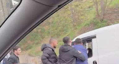 Trafikte Yumruklu Ve Sopalı Kavga