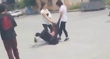 Kız Öğrenciler Birbirine Girdi Meydan Ringe Döndü