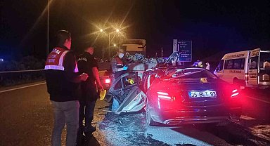 Otomobil Tıra Ok Gibi Saplandı: 1 Ölü