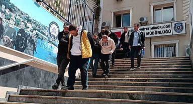 Kendilerini polis olarak tanıtan 3 kişi tırnakçılık yöntemi ile bin dolarını çaldı