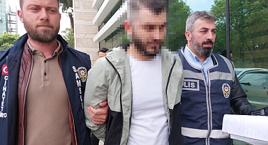 Kız Arkadaşına Sosyal Medya Üzerinden