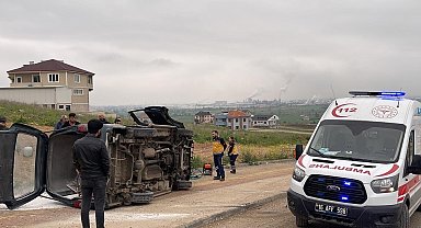 Minibüsün takla attığı anlar kamerada: 3 yaralı