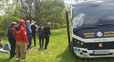 Susurluk'ta Minibüs Yoldan Çıktı: 2 Yaralı