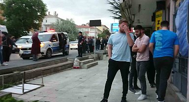 Tartıştığı komşusuna gelen misafiri tüfekle vurarak öldürdü