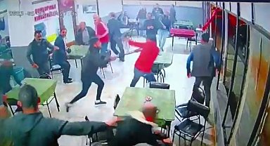 Yeşil Sol Partililerin kahvehanedeki 4 kişiyi darp ettiği anlar kameraya yansıdı