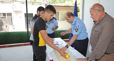 Bayraklı'da kurban satış yerleri kura ile belirlendi