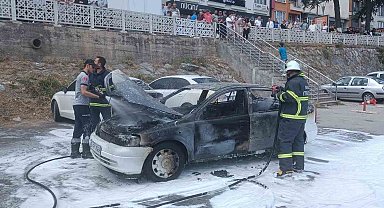 Biga'da seyir halindeki araç alev alev yandı