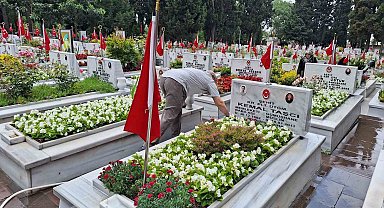 Edirnekapı Şehitliği'nde buruk Babalar Günü