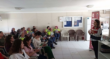 Jandarma Ekipleri Kadınları Bilgilendirmeye Devam Ediyor