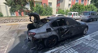 Üsküdar'da korku dolu anlar: Otomobil alev alev yandı