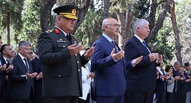 15 Temmuz şehitleri İzmir'de dualarla anıldı