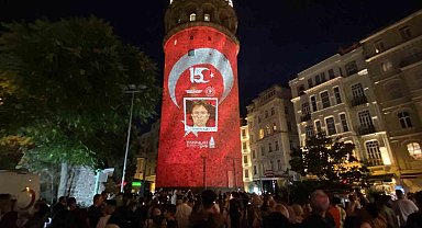 15 Temmuz şehitlerinin fotoğrafı Galata Kulesi'ne yansıtıldı