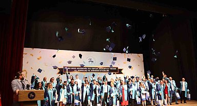 41'inci yaş gününde DEÜ'de mezuniyet coşkusu