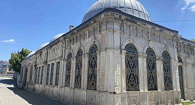 Adile Sultan Türbesi'nin restorasyonu İBB'nin hatalı yol çalışmasına takıldı
