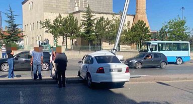 Ankara'da hız yapan sürücü kaldırımdaki yayaya çarptı