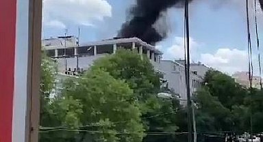 Ankara'da korkutan yangın: Bina çatısı alev alev yandı