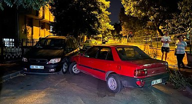 Ankara'da park halindeki araca çarpan sürücü olay yerinden kaçtı