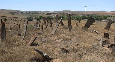 Ankara'da Selçuklu mezar taşlarını andıran şahideler merak uyandırıyor