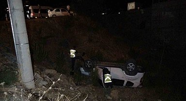 Antalya'da otomobil kaza sonrası 7 metreden uçarak ters döndü: 4 yaralı