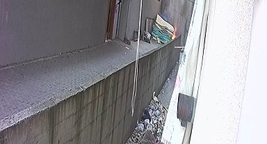 Arnavutköy'de 6 katlı 2 binayı küle çeviren yangının çıkış anı kamerada
