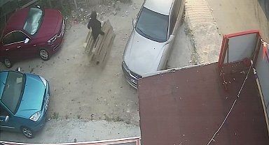 Arnavutköy'de palet hırsızları esnafı isyan ettirdi,