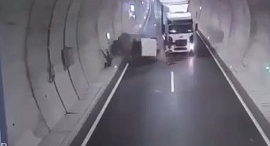 Assos Tüneli içinde traktöre arkadan çarpan kamyonun kaza anına ait görüntüleri ortaya çıktı