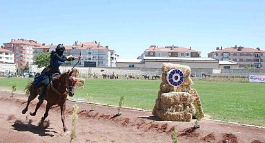 Atlı Okçuluk Türkiye Şampiyonası Çeyrek Final müsabakaları Akşehir'de başladı