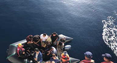 Ayvalık Açıklarında 16 Düzensiz Göçmen Yakalandı